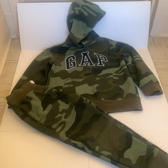GAP Jogger Set - Picture 2 of 7